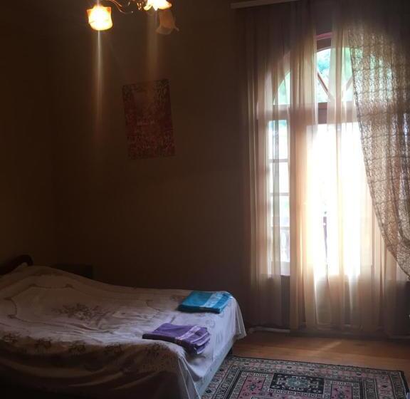 جناح مطلّ علي الجبل, Areguni Guest House