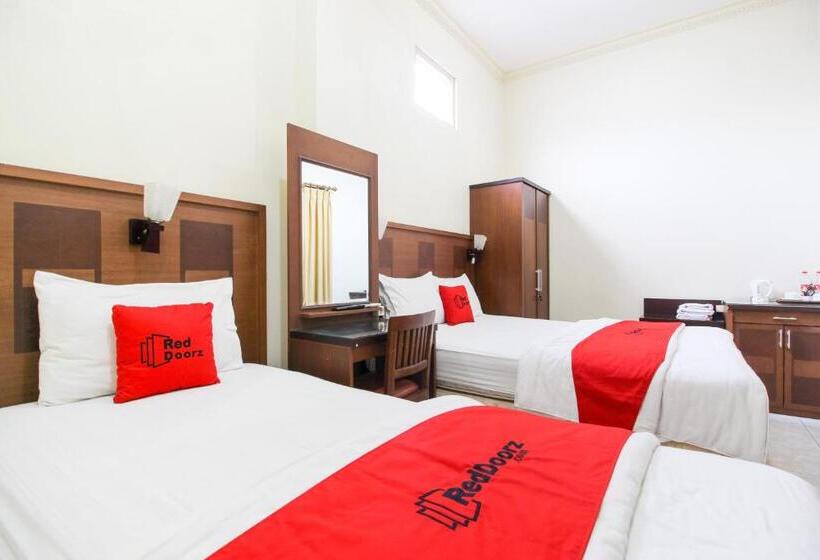 Семейный Номер, Reddoorz Plus @ Tegal Panggung