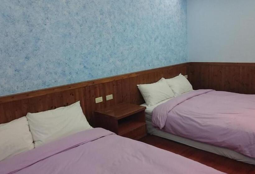 اتاق استاندارد چهارنفره با بالکن, Umin Chu Inn