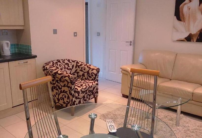 침실 2개 아파트, St Bridget S Apartments