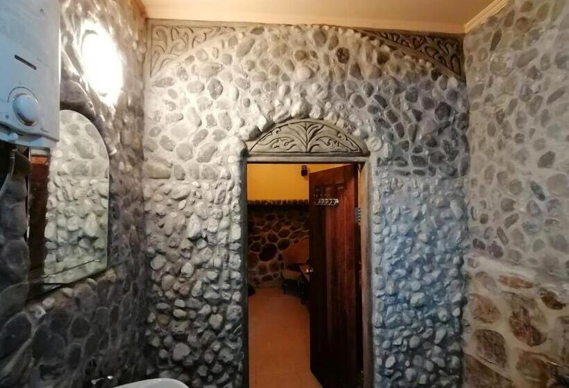 اتاق لوکس با بالکن, Kupu Kupu Garden Guest House & Cafe