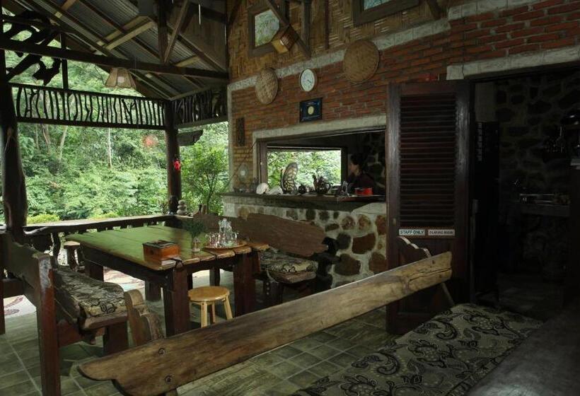 سوییت خانوادگی, Kupu Kupu Garden Guest House & Cafe