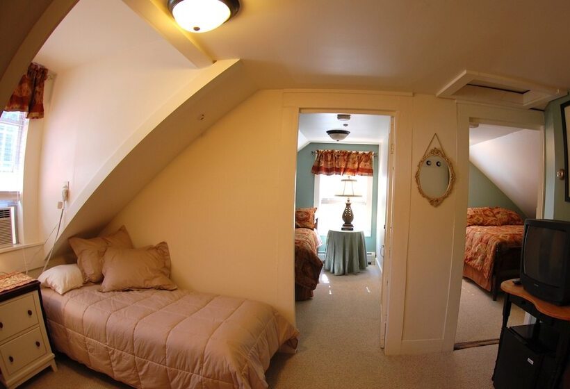 Номер Стандарт, Hyde Away Inn