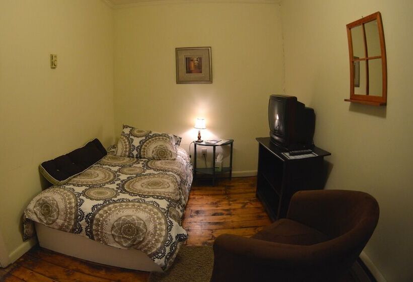 Номер Стандарт, Hyde Away Inn