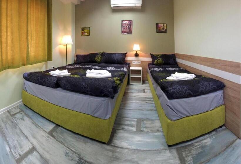 اتاق استاندارد سه نفره, Guest House The House топ център габрово