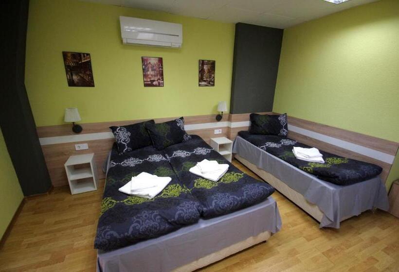 استودیو خانوادگی, Guest House The House топ център габрово
