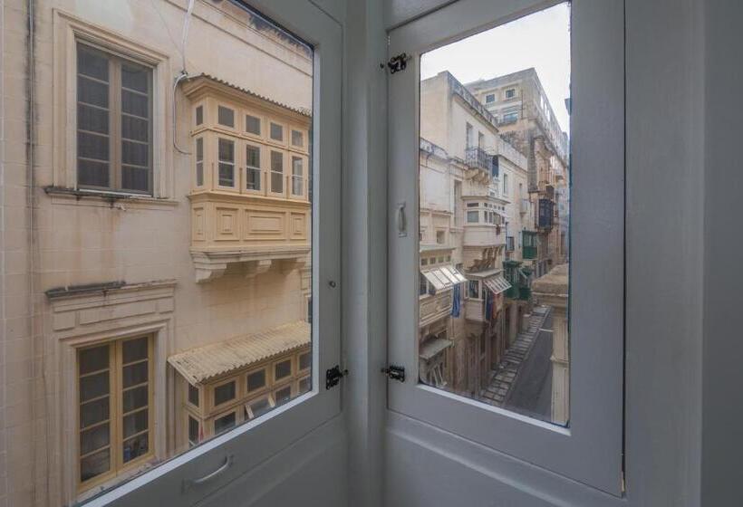 استودیوی استاندارد, Valletta Kursara Port View