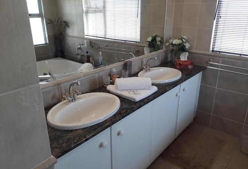 سوئیت با تخت بزرگ, Bella Vista Guest House