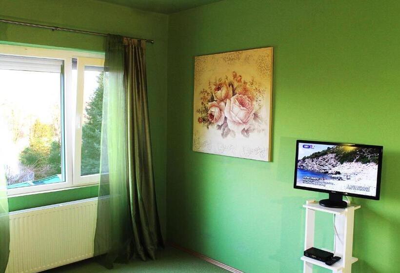 اتاق استاندارد چهار تخته, White & Quiet Apartment House