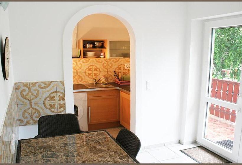 اتاق استاندارد چهار تخته, White & Quiet Apartment House
