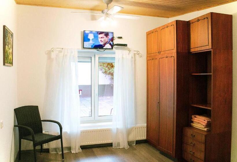 اتاق استاندارد با تخت بزرگ, White & Quiet Apartment House