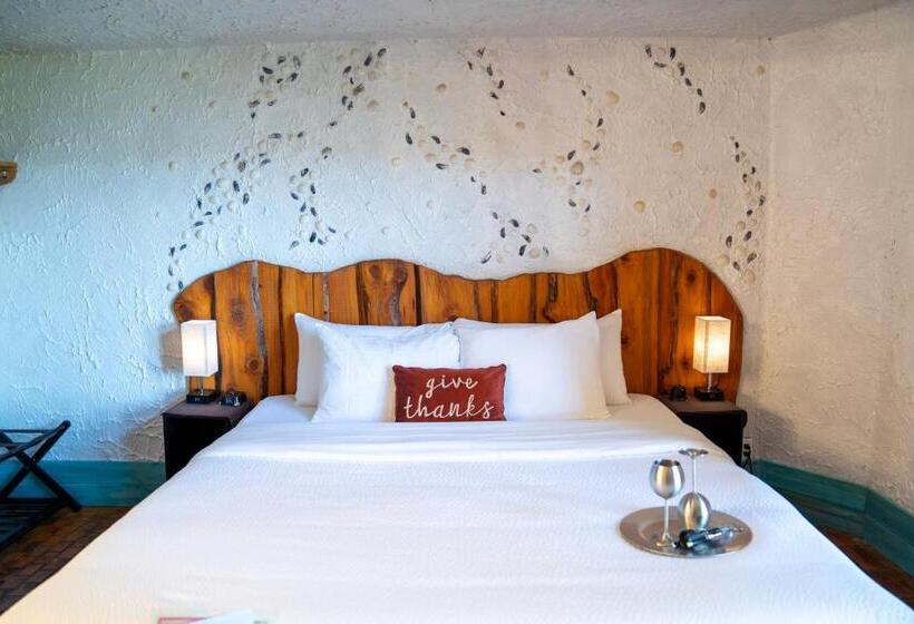 سوییت لوکس, Homer Inn & Spa