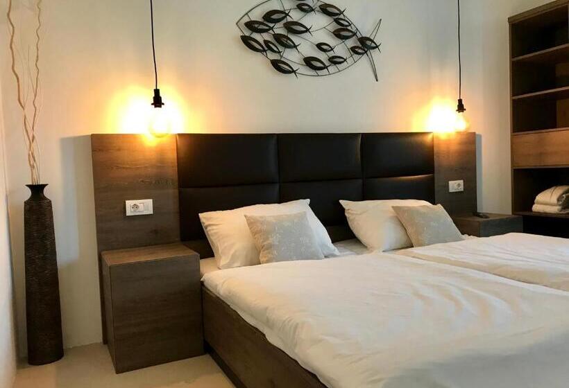 Comfort room with balcony, Apartments & Rooms Artemus Belveder