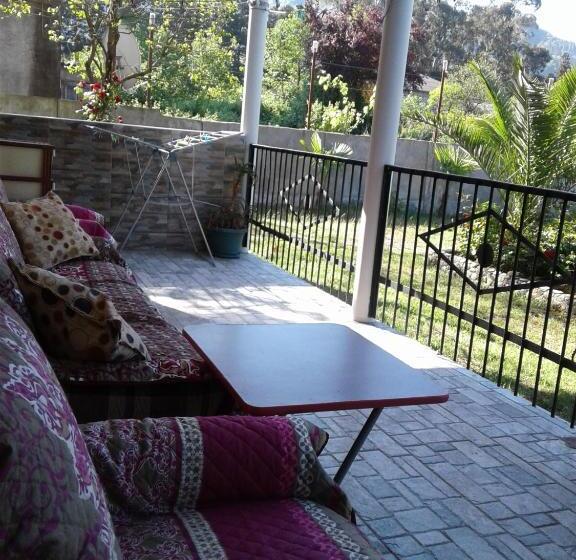 اتاق استاندارد سه نفره, Gonio Apsaros House