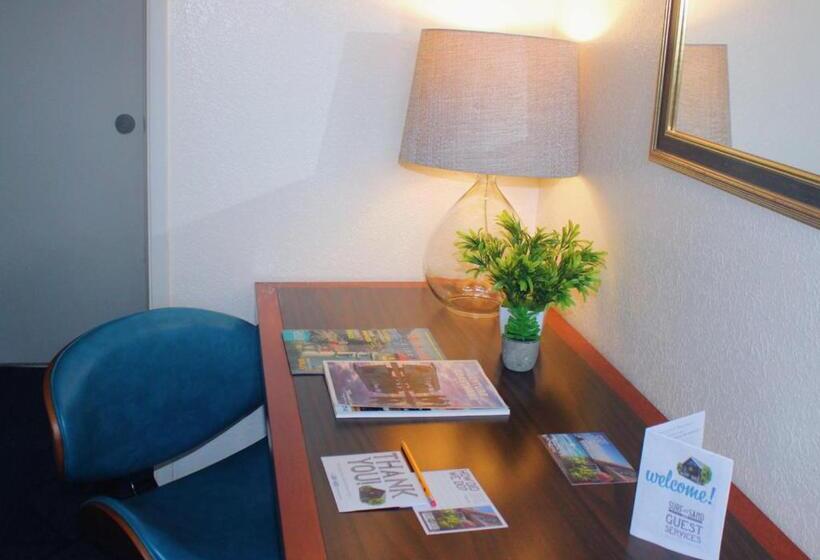 Номер Deluxe, Surf & Sand Inn