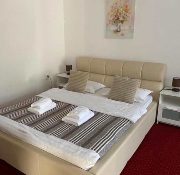 Люкс 2 Спальни, Guest House Piatra Craiului