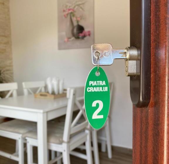 Люкс 2 Спальни, Guest House Piatra Craiului