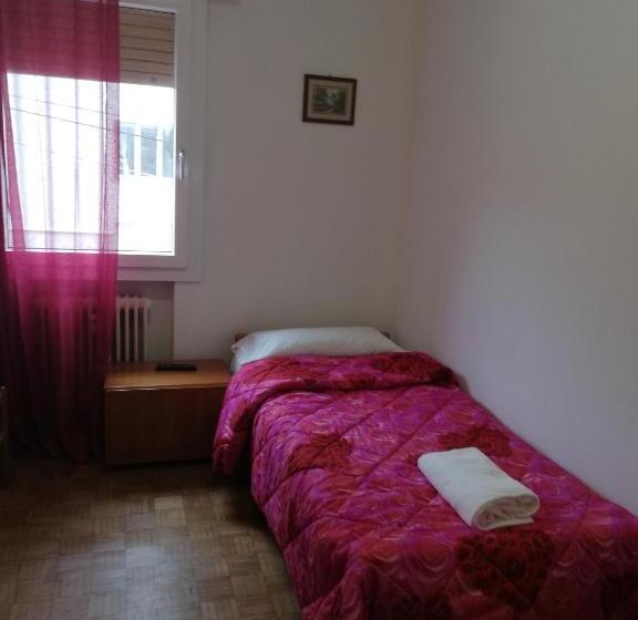 标准单人间共用浴室, Venice Holiday