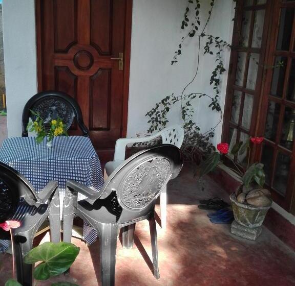 اتاق استاندارد با سرویس بهداشتی مشترک, Weligama Villa South
