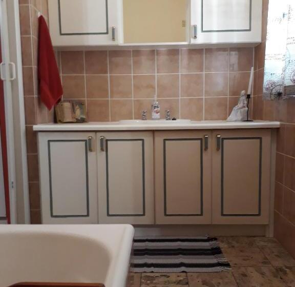 ベーシックトリプルルーム, Stiltevrede