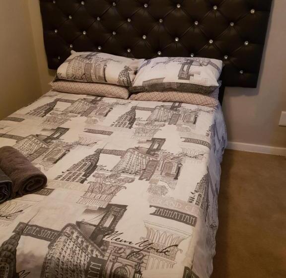 Апартаменты 1 Спальня, The Budget Inn