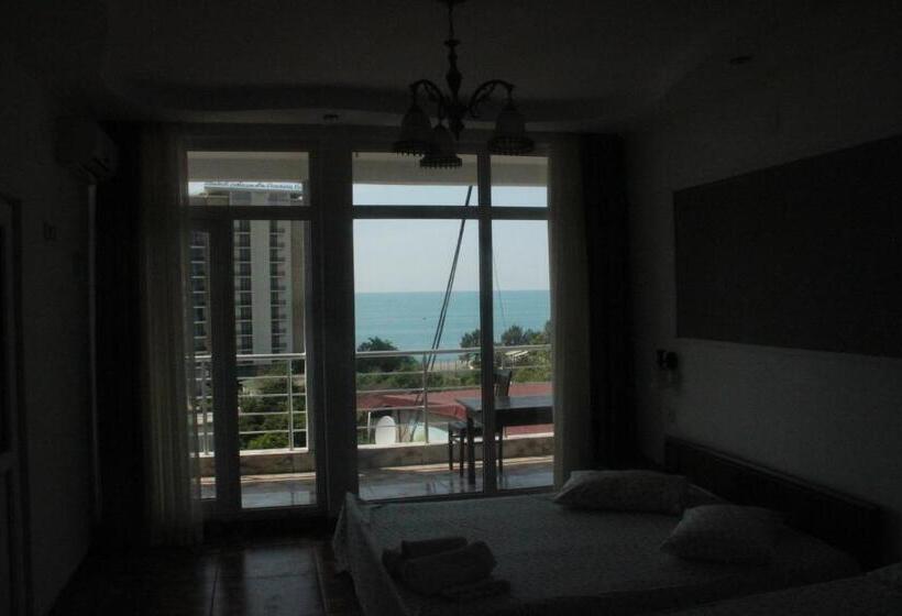 اتاق استاندارد چهار تخته با چشم‌انداز دریا, Badu Guest House