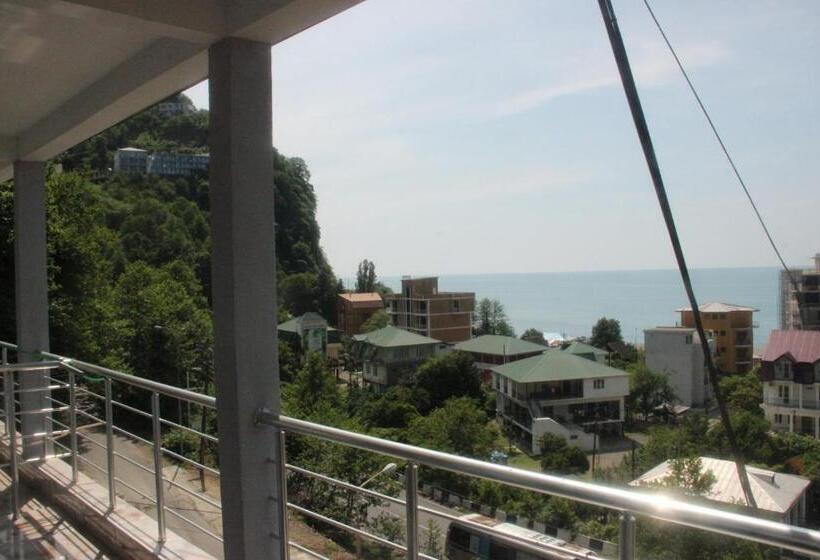 اتاق استاندارد چهار تخته با چشم‌انداز دریا, Badu Guest House
