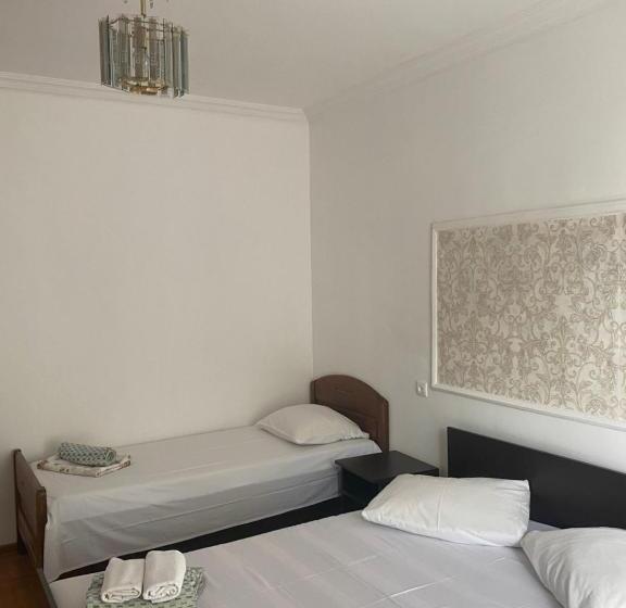 اتاق استاندارد سه نفره, Badu Guest House