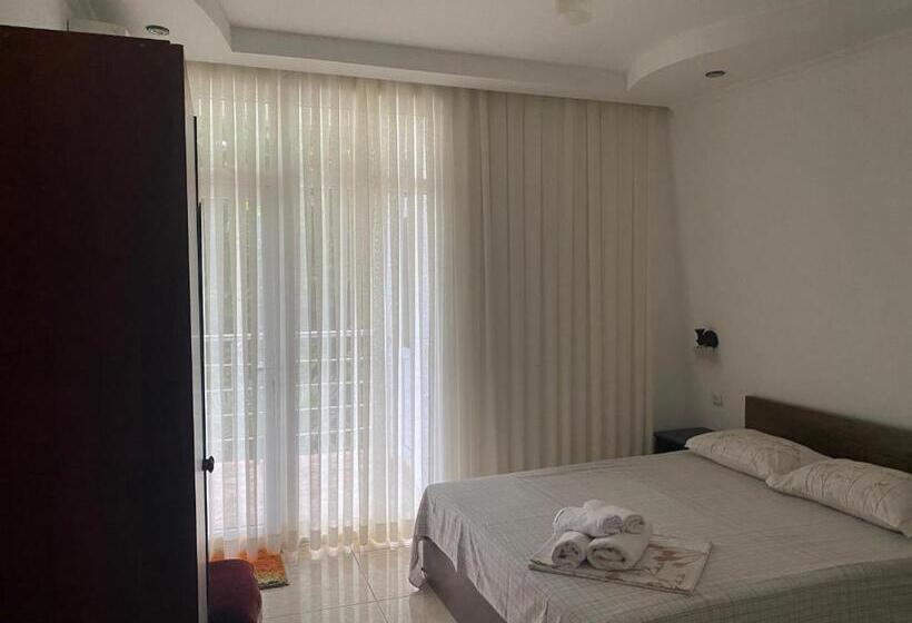 اتاق کلاسیک سه تخته, Badu Guest House