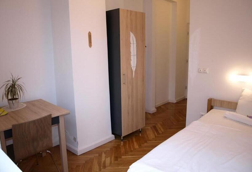 اتاق استاندارد یک نفره, Ciszterci Szállás Pécs