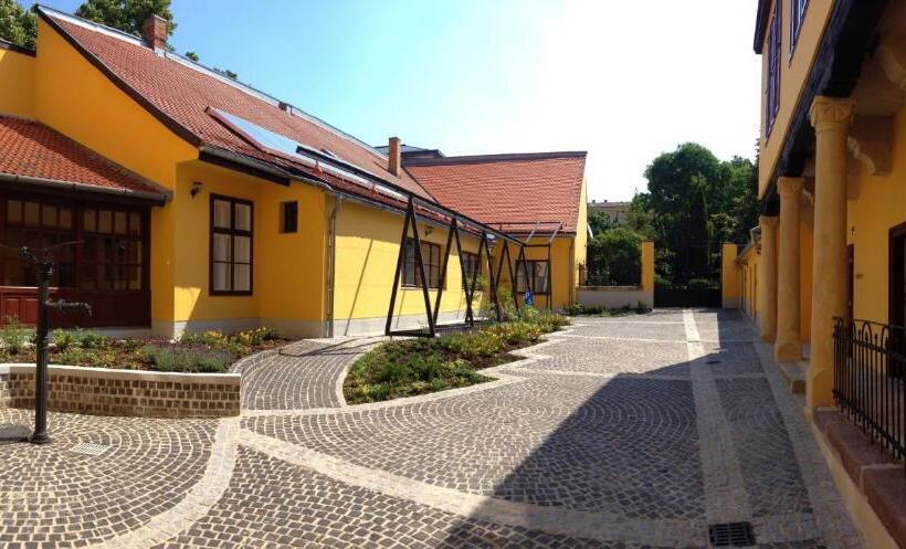 اتاق استاندارد, Ciszterci Szállás Pécs