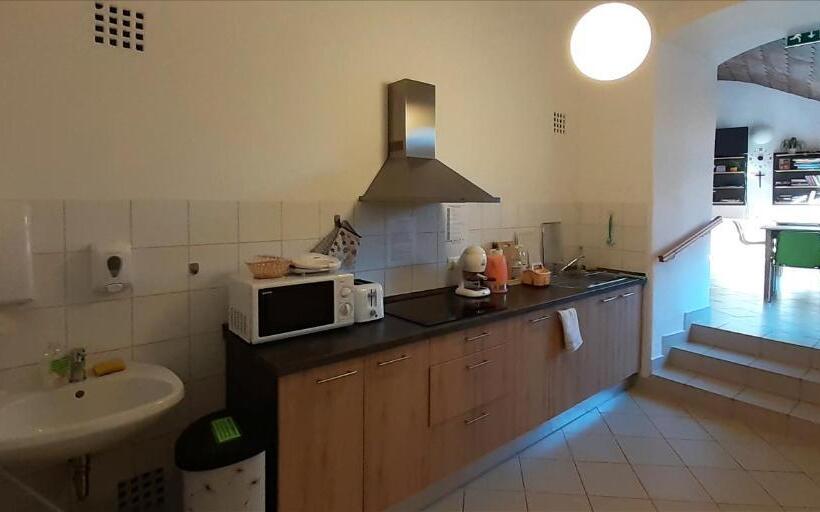 اتاق استاندارد, Ciszterci Szállás Pécs