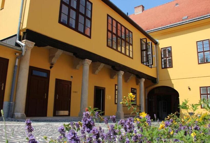 اتاق استاندارد یک نفره, Ciszterci Szállás Pécs