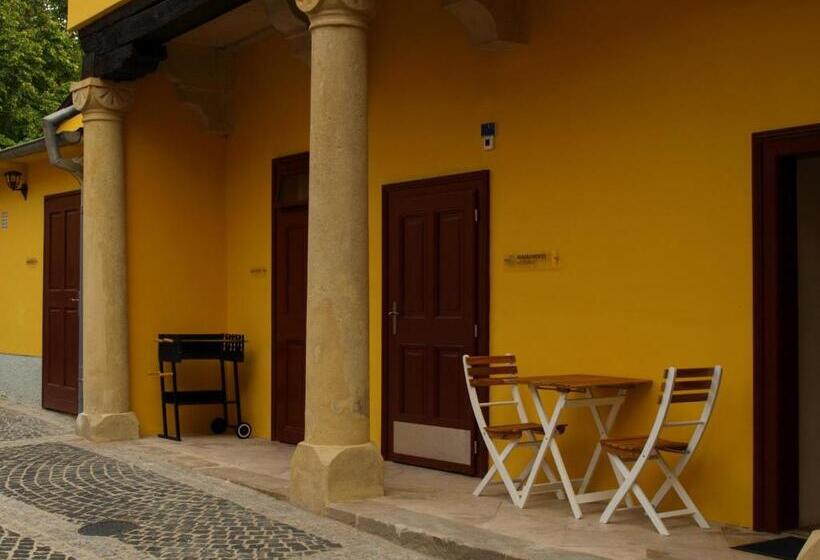 اتاق استاندارد سه نفره, Ciszterci Szállás Pécs