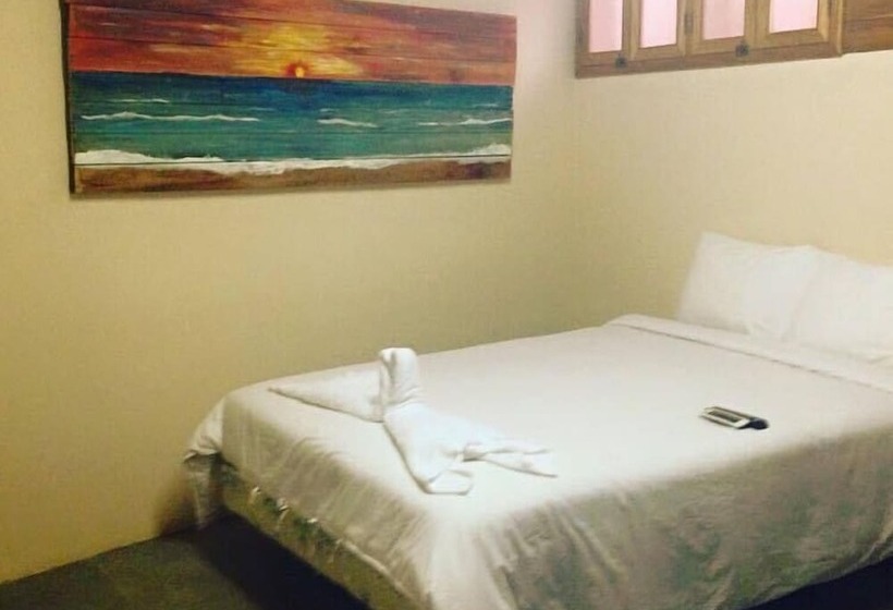 اتاق استاندارد چهار تخته, Casa Aura: Beachfront Premium Hostel