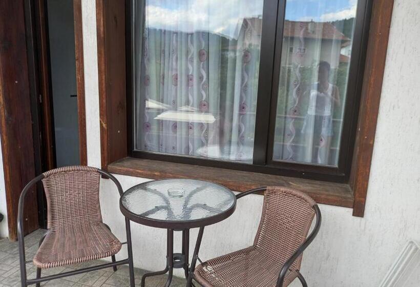 Номер Стандарт с Балконом, Guest House Raffe