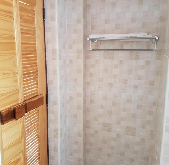 سوییت خانوادگی, Mai Thai Guest House