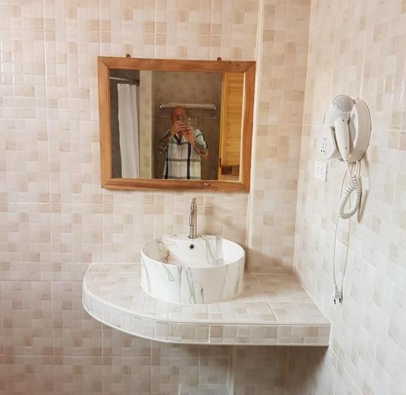 سوییت خانوادگی, Mai Thai Guest House