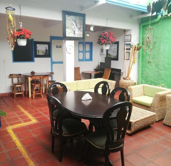 اتاق لوکس, Hostal Bosque De Niebla