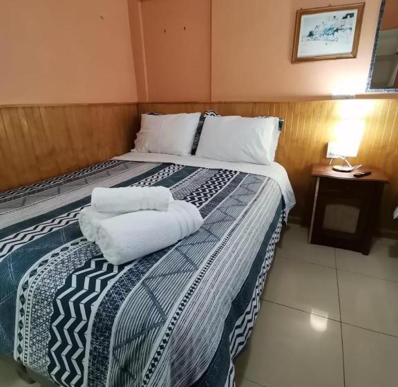 اتاق استاندارد سه تخته با سرویس بهداشتی مشترک, Hostal Las Heras