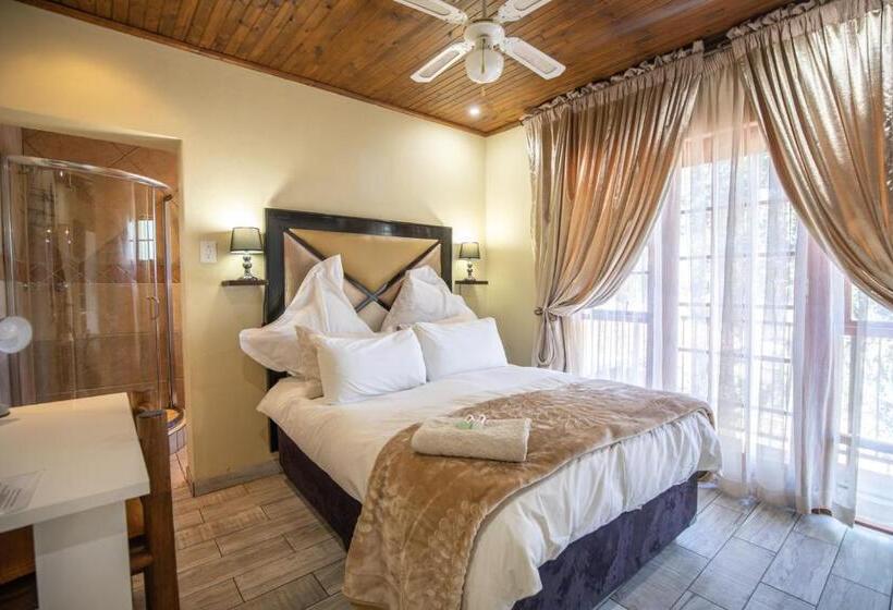 Номер Deluxe с Балконом, Thatch Haven Guesthouse