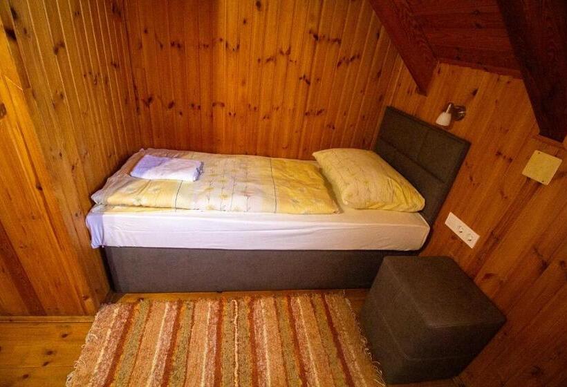 Номер Стандарт Трехместный, Radics Panzió étterem és Pihenő Központ