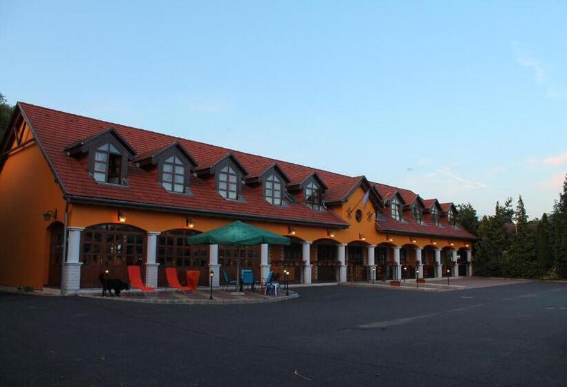 Четырехместный Номер Стандарт, Radics Panzió étterem és Pihenő Központ