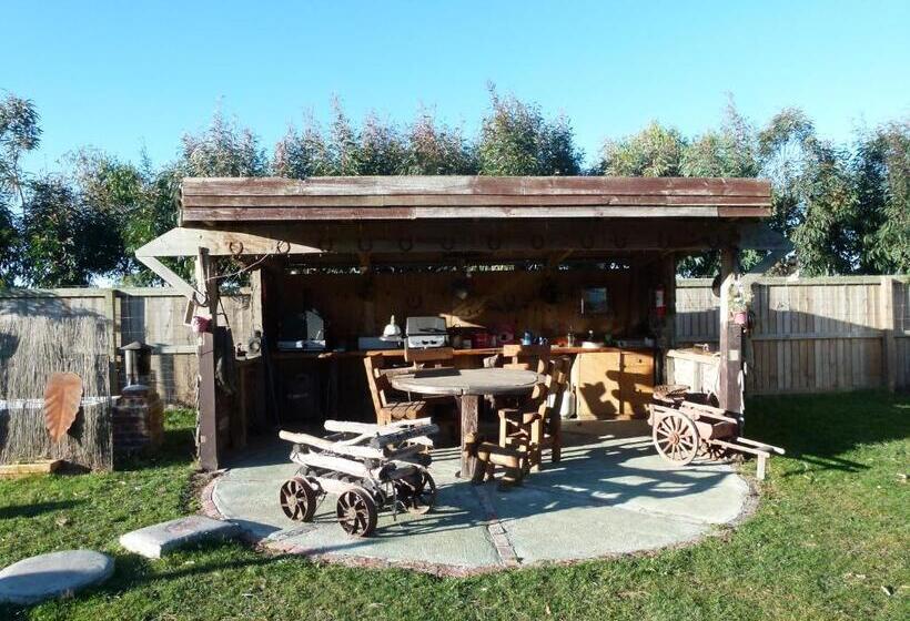 Номер Стандарт, Wacky Stays   Unique Farm Stay Glamping Rentals, Free Animal Feeding Tours