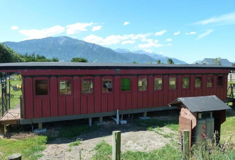 شقة غرفتين, Wacky Stays   Unique Farm Stay Glamping Rentals, Free Animal Feeding Tours
