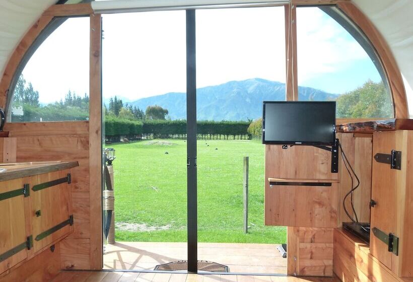 Дом 1 Спальня, Wacky Stays   Unique Farm Stay Glamping Rentals, Free Animal Feeding Tours