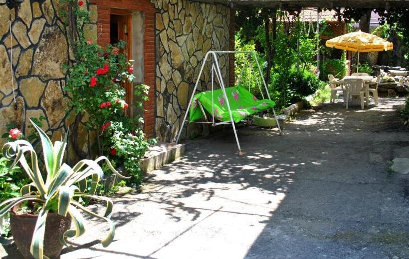 اتاق استاندارد با چشم‌انداز باغ, Tamar Guest House