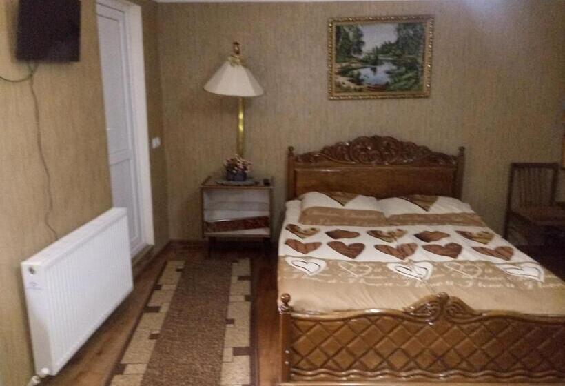 اتاق استاندارد سه نفره, Tamar Guest House