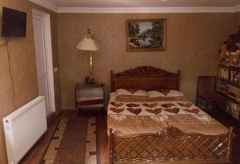 اتاق استاندارد سه نفره, Tamar Guest House