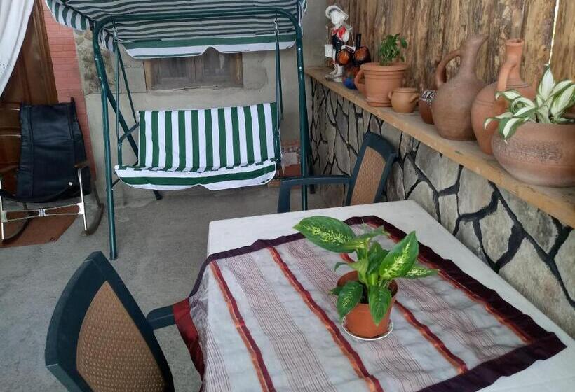 اتاق استاندارد سه نفره, Tamar Guest House